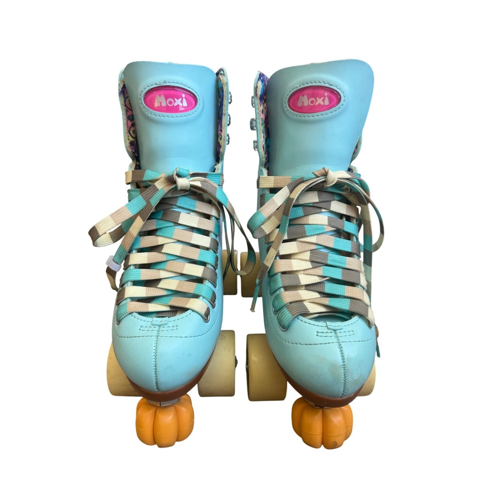 Moxi Beach Bunny Sky Blue Quad Roller Skates Womens Size 6 Sure-Grip Fame Wheels